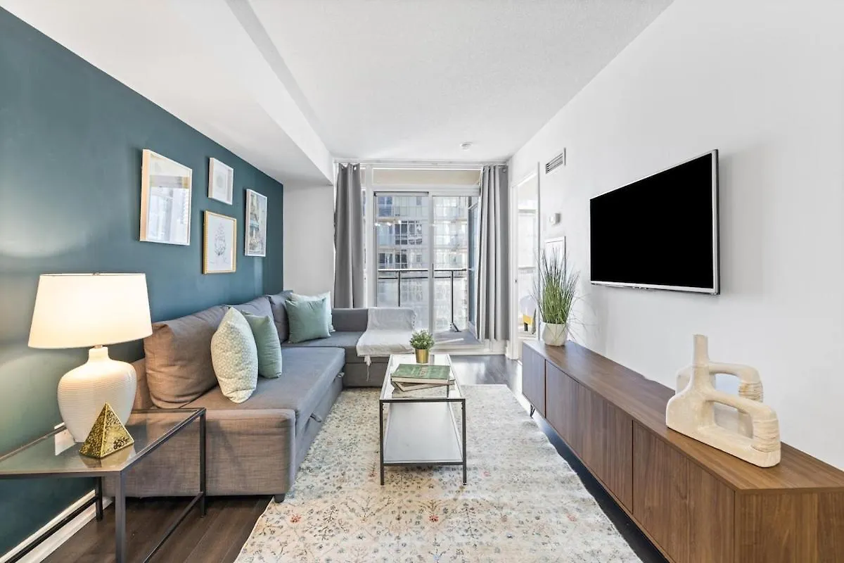 Spacious Bright & Sunlit Condo Near Rogers & Scotia Arena Toronto Apartment