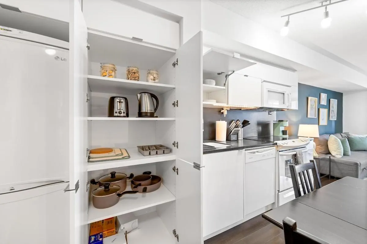 Spacious Bright & Sunlit Condo Near Rogers & Scotia Arena Toronto Canada