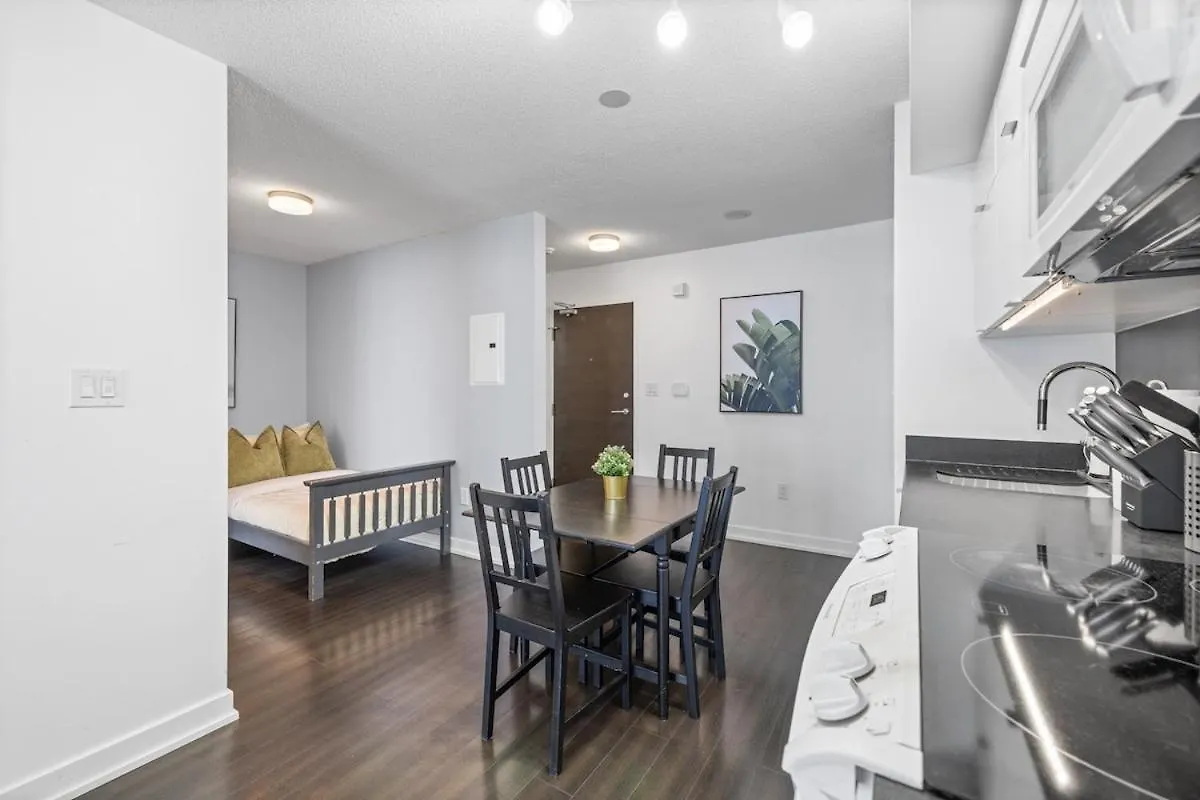 Spacious Bright & Sunlit Condo Near Rogers & Scotia Arena Toronto 0*,  Canada