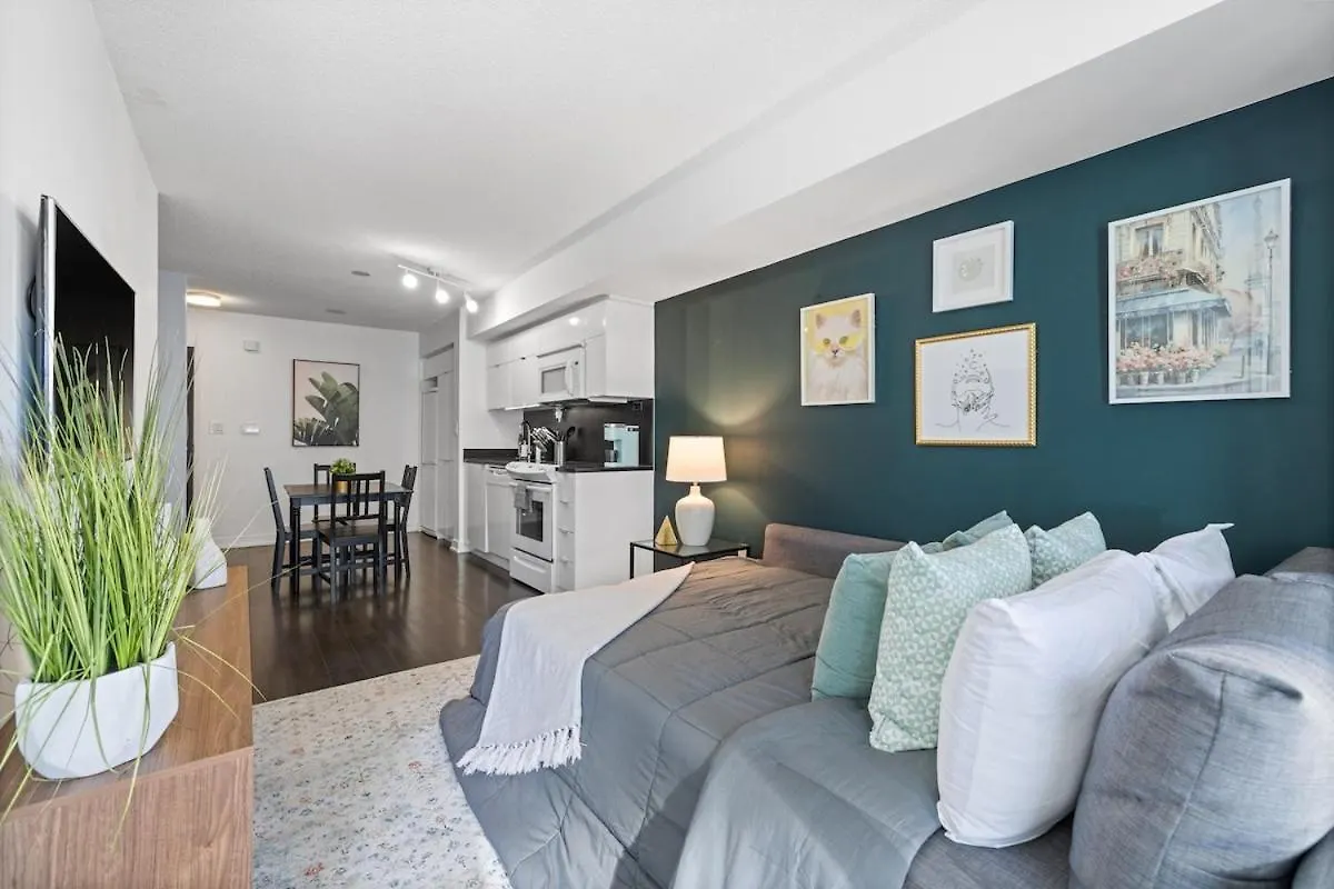 Apartment Spacious Bright & Sunlit Condo Near Rogers & Scotia Arena Toronto Canada