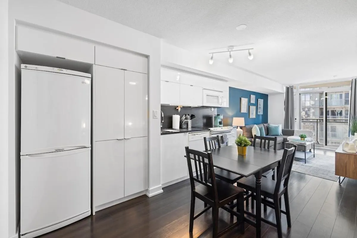 Spacious Bright & Sunlit Condo Near Rogers & Scotia Arena Toronto