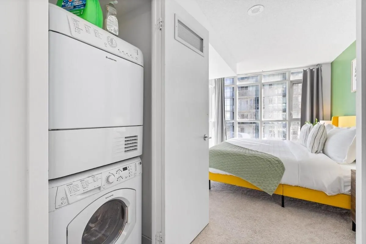 Spacious Bright & Sunlit Condo Near Rogers & Scotia Arena Toronto Apartment