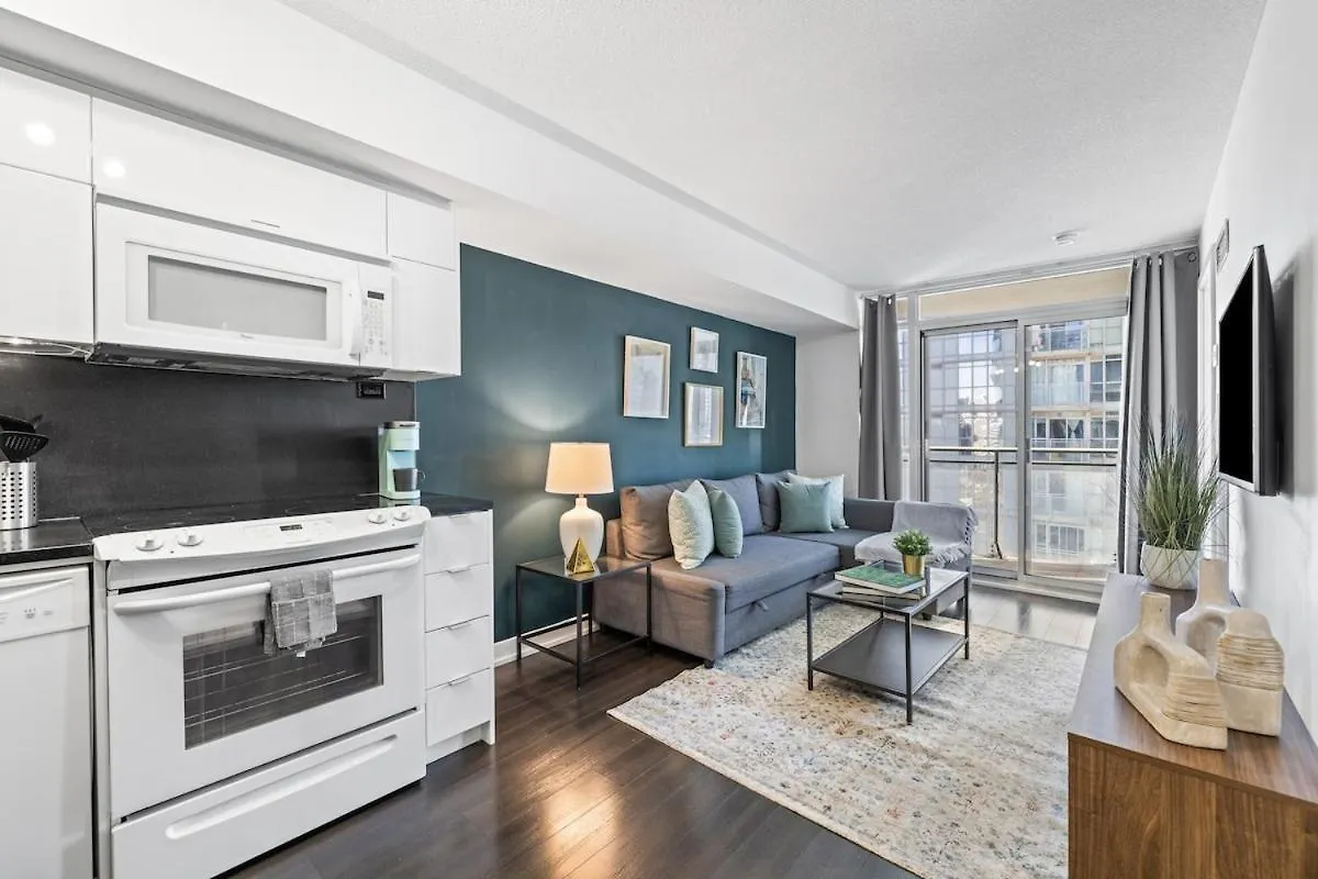 Spacious Bright & Sunlit Condo Near Rogers & Scotia Arena Toronto Apartment