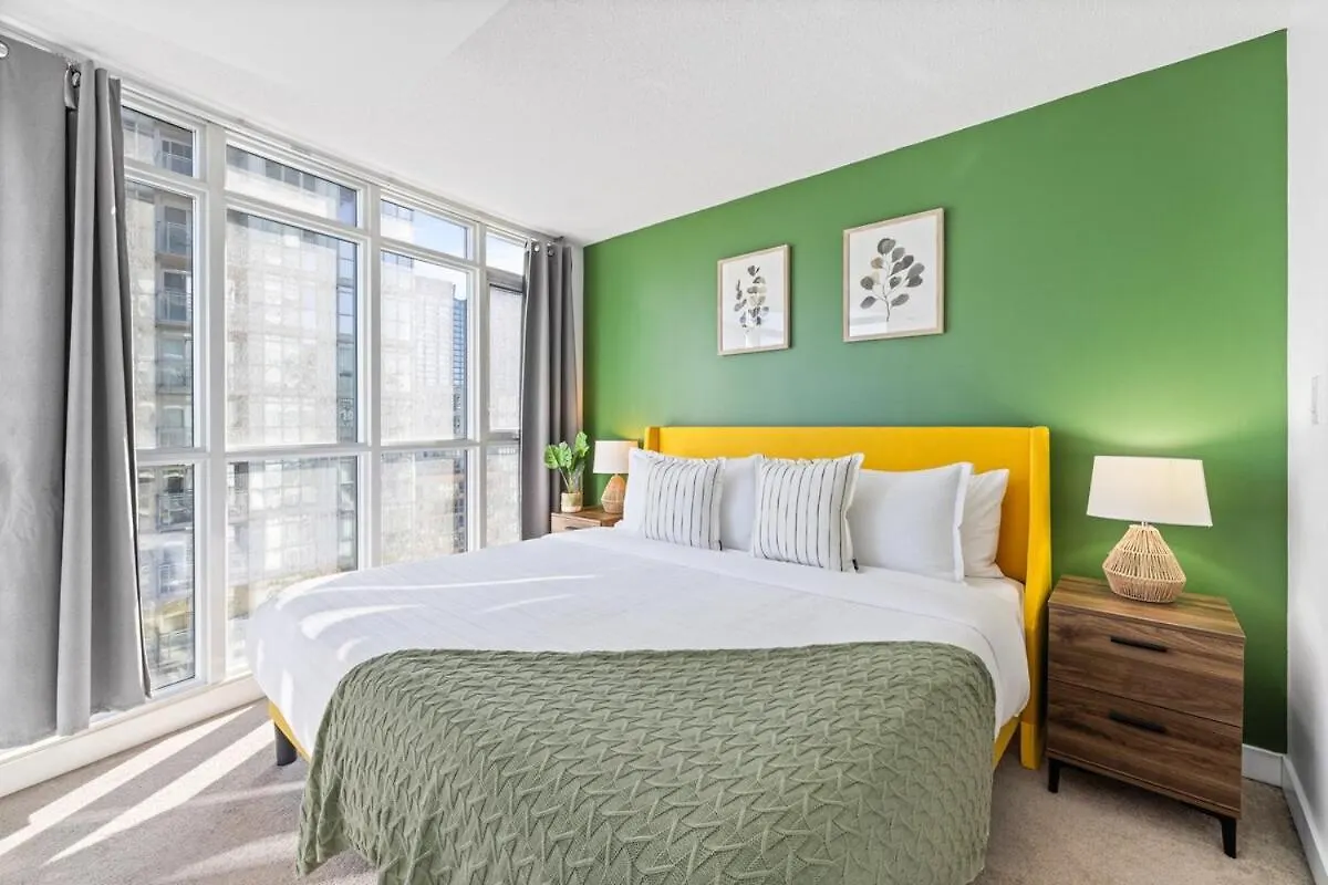 Spacious Bright & Sunlit Condo Near Rogers & Scotia Arena Toronto