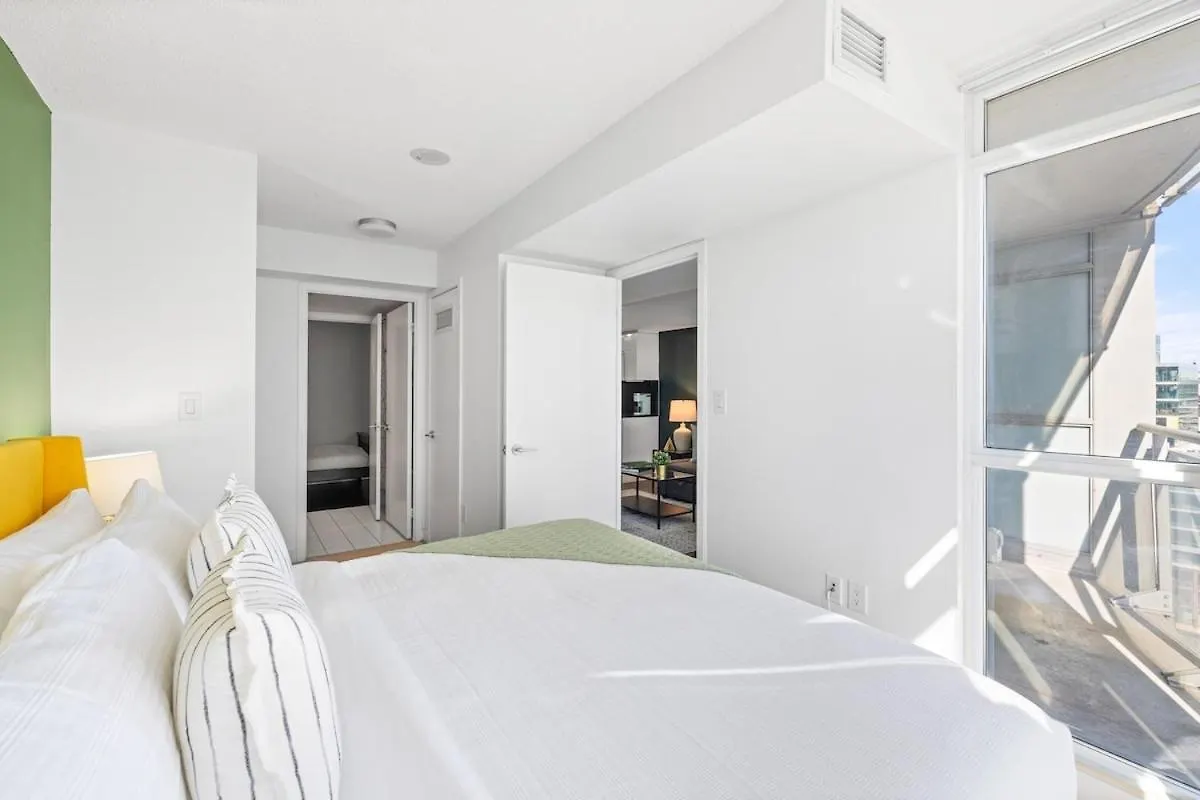 Spacious Bright & Sunlit Condo Near Rogers & Scotia Arena Toronto Canada