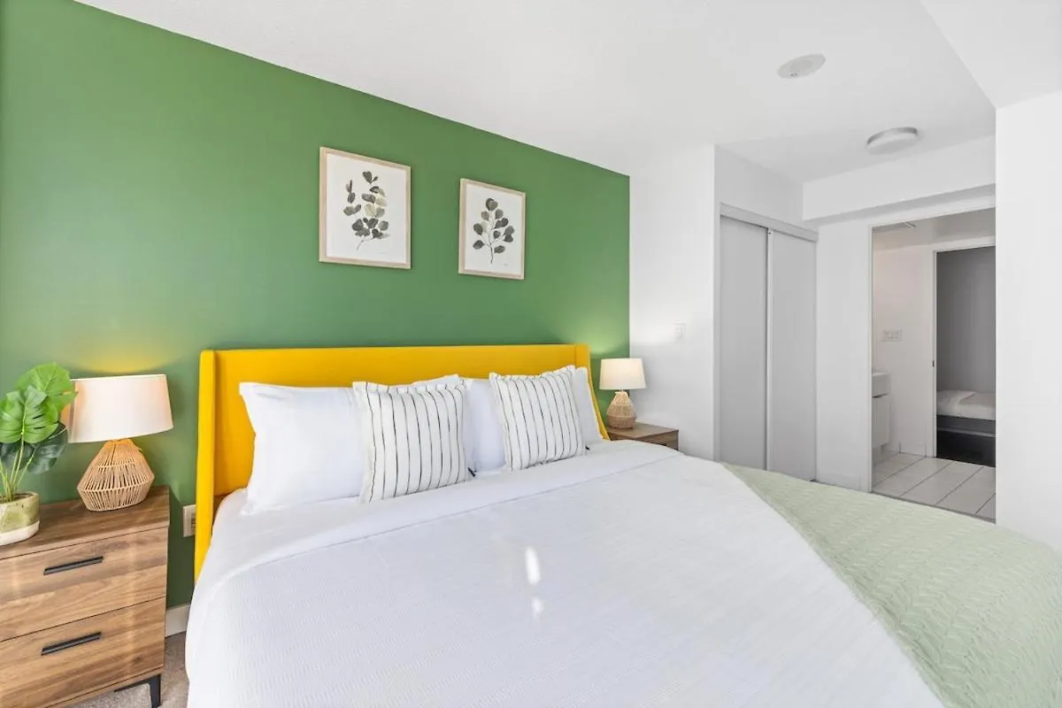 Spacious Bright & Sunlit Condo Near Rogers & Scotia Arena Toronto Apartment