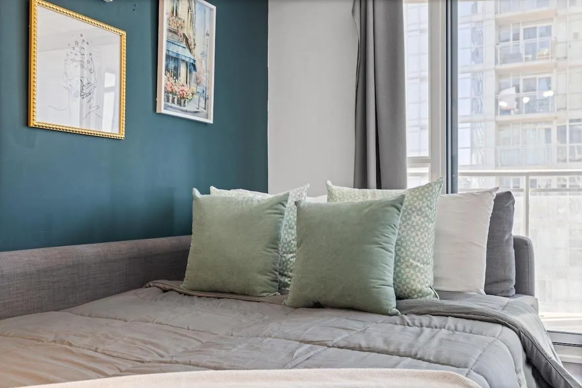 Spacious Bright & Sunlit Condo Near Rogers & Scotia Arena Toronto 0*,