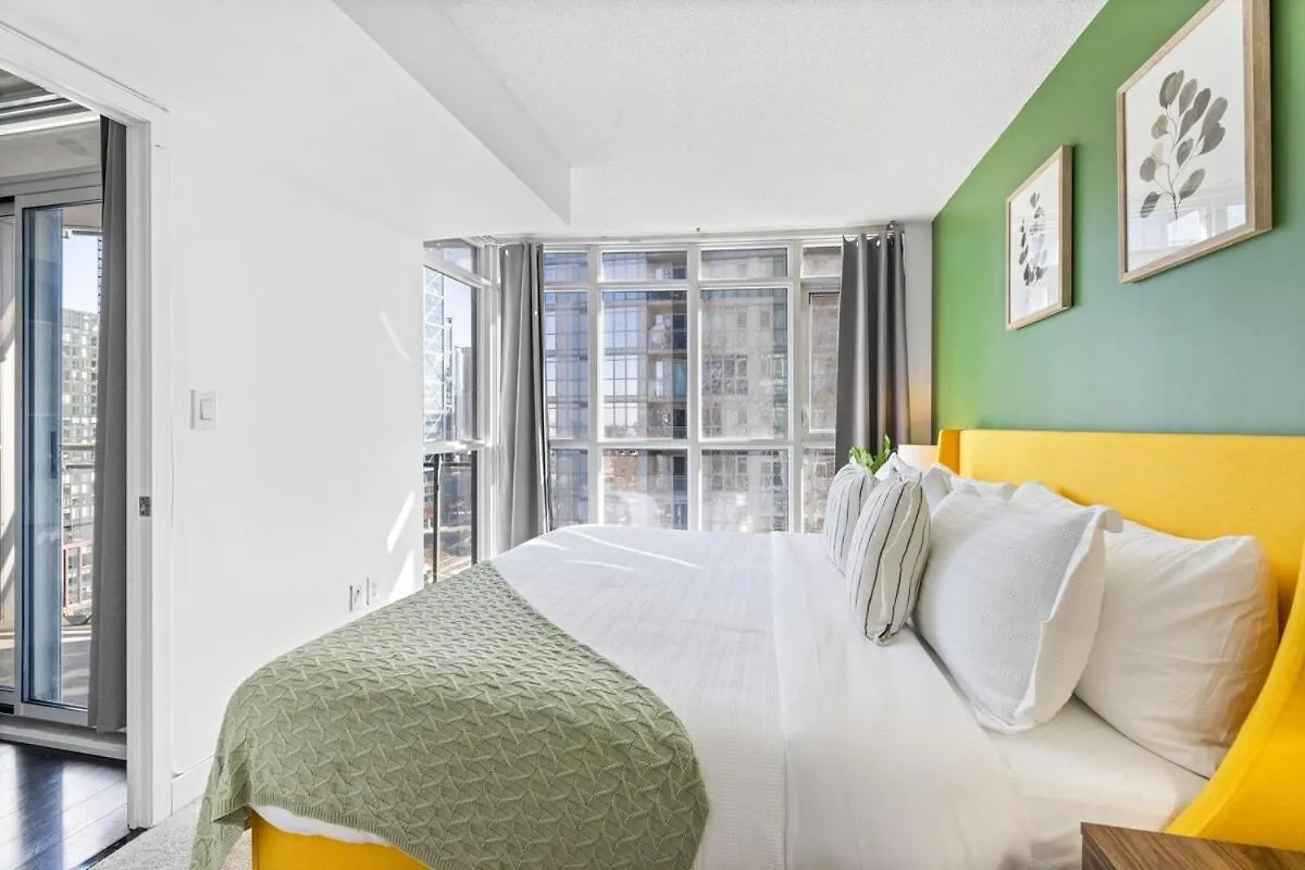 Apartment Spacious Bright & Sunlit Condo Near Rogers & Scotia Arena Toronto