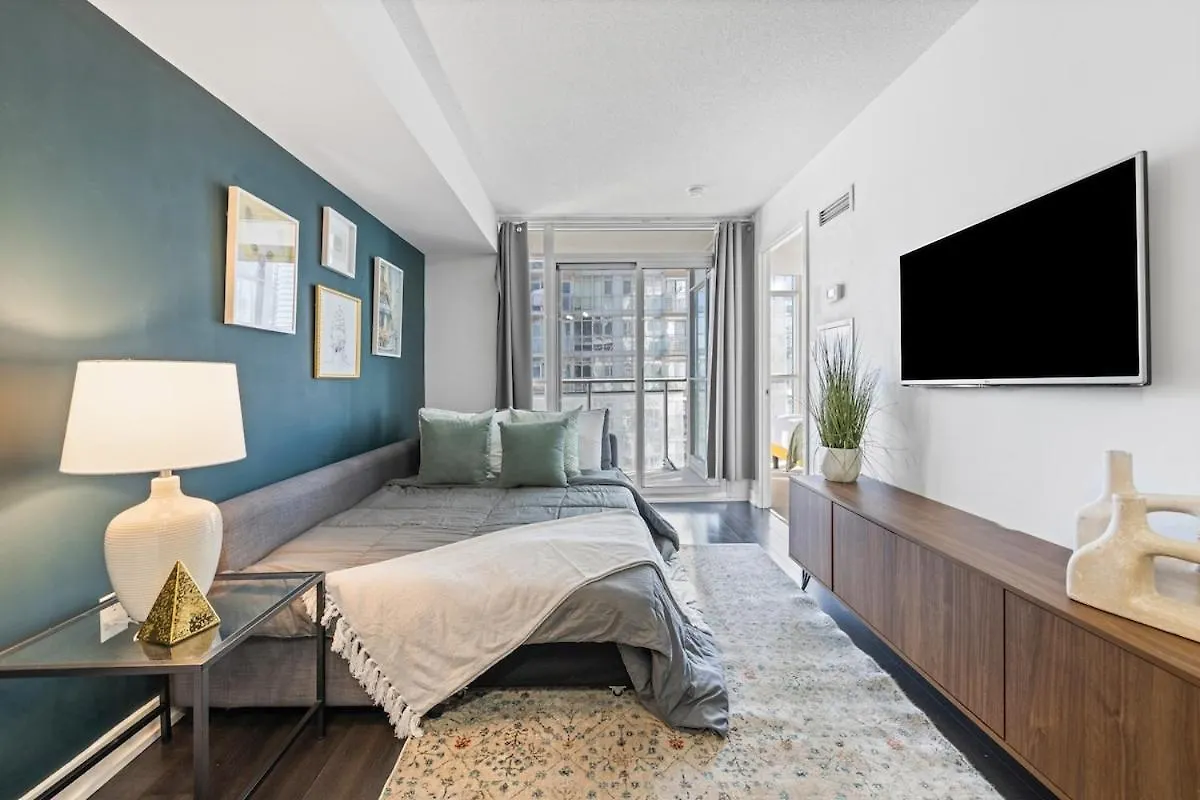 Apartment Spacious Bright & Sunlit Condo Near Rogers & Scotia Arena Toronto